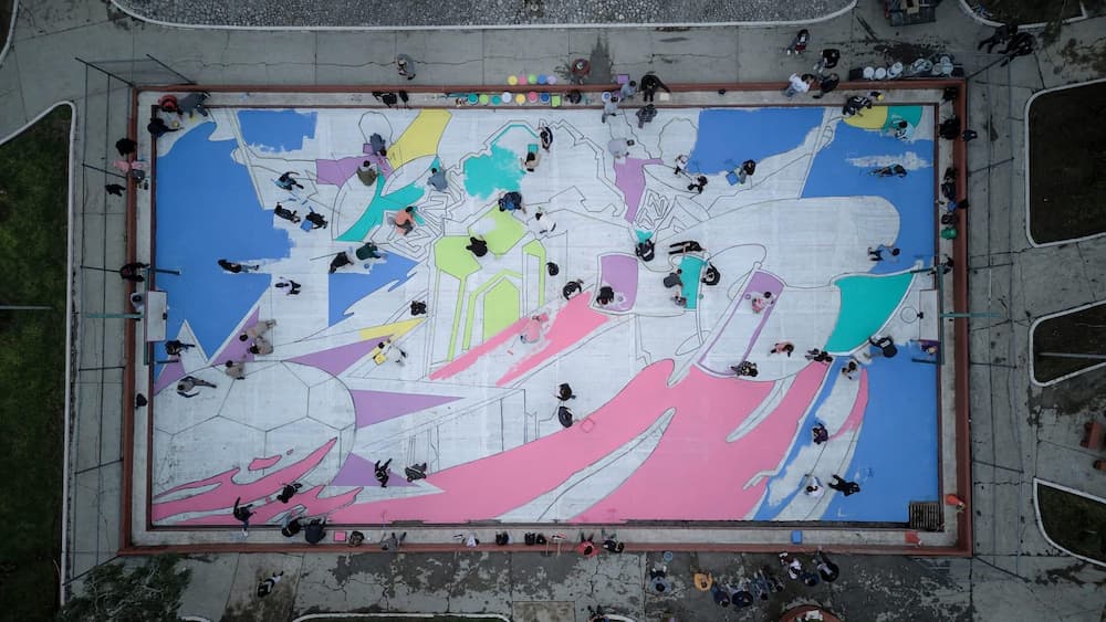 Renuevan imagen de la cancha del Parque Hidalgo con proyecto artístico comunitario