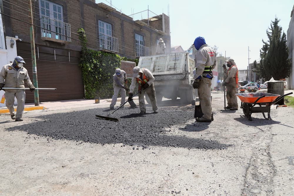 Se suman cuadrillas y recursos al programa permanente de bacheo en Pachuca