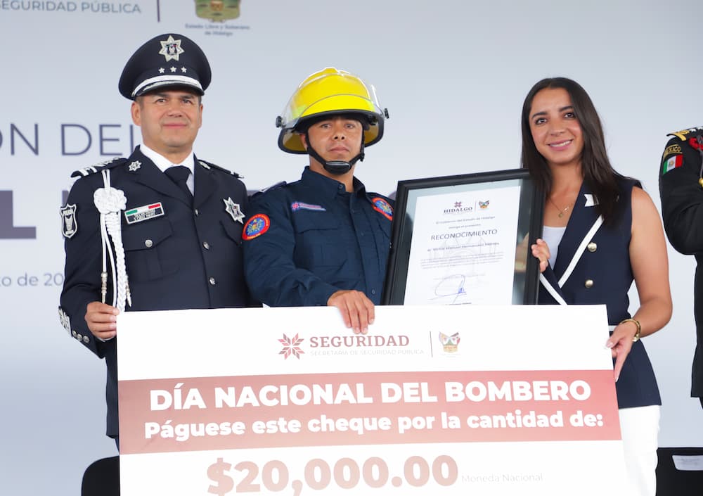 Reconocen a Bomberos con entrega de estímulos y ascensos 