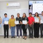 Estudiantes entregan planos topográficos a comunidad El Salitre