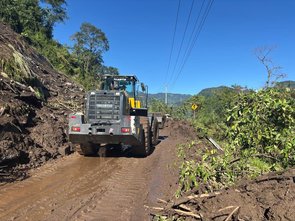SIPDUS avanza en reconstrucción de caminos dañados por lluvias