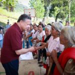 Julio Menchaca supervisa atención integral en la Otomí-Tepehua