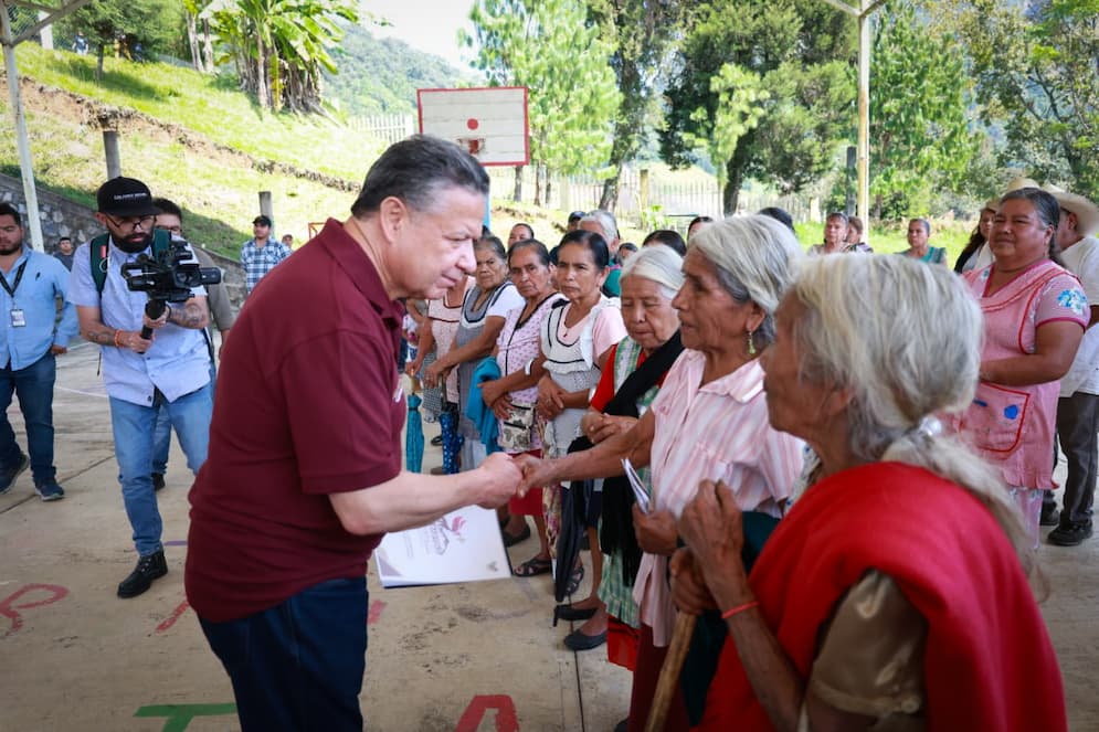Julio Menchaca supervisa atención integral en la Otomí-Tepehua