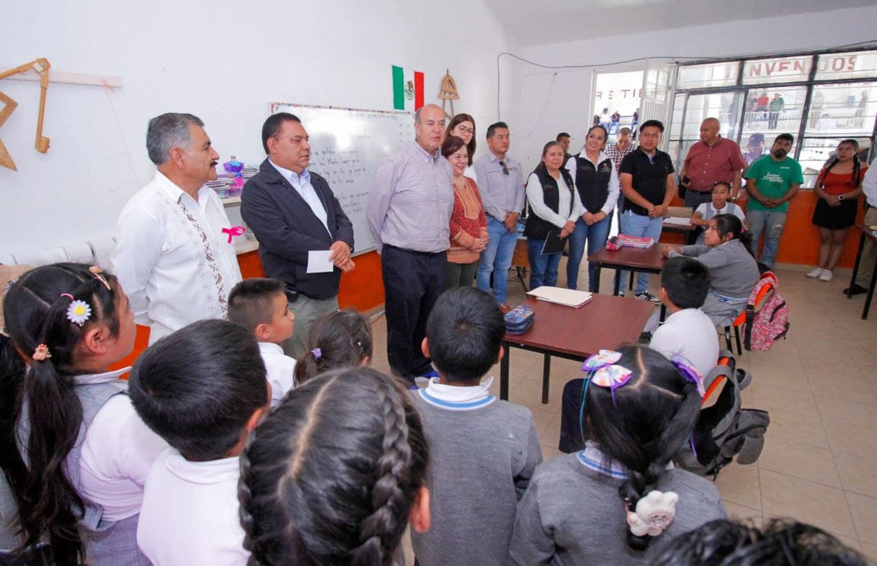 Titular de SEPH supervisa recuperación de escuelas en Zimapán y Nicolás Flores