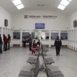 La Operadora de Eventos del Estado de Hidalgo (OEEH) invita a disfrutar del Jaripeo-Baile gratuito y con causa, que se llevará a cabo en el marco de la Feria de San Francisco Pachuca Hidalgo 2025, este domingo a las 15:00 horas en la Plaza de Toros Monumental Vicente Segura. Este evento tiene como propósito sumarse al esfuerzo del Gobierno de Hidalgo y del Sistema DIF Hidalgo para continuar brindando apoyo a las familias hidalguenses afectadas por las lluvias, demostrando que la unión y la solidaridad son parte de la esencia de nuestra entidad. Para poder ingresar, se solicita una aportación en especie, ya sea de víveres o artículos de primera necesidad como azúcar, café de 42 gramos, atún, sardina, sopas instantáneas, arroz, frijoles en bolsa, leche en polvo, aceite de 450 mililitros, lenteja y bolsas de basura. También se recibirán medicamentos como diclofenaco, paracetamol, metamizol, cefalexina, electrolitos orales, salbutamol, losartán, captopril, metformina, gel antibacterial; y material como vendas, gasas, jabón quirúrgico y toallas desinfectantes. El espectáculo contará con 10 toros de la ganadería Los Indestructibles de H3H de La Garita, Jalisco, reconocida como la número uno de esa ciudad, además de la participación de la cuadrilla de jinetes profesionales Vaqueros de Hierro, del circuito de Barajas, Guanajuato, encabezada por Emilio Loyola. En la locución estará Fredy Vicuña, y desde Guanajuato llegará la Banda Suprema El Tiburón para poner el ambiente musical y festivo. Será una tarde llena de emoción, ritmo y espíritu solidario. Un encuentro para disfrutar en familia, ayudar de corazón y demostrar que cuando Hidalgo se une, nada lo detiene.
