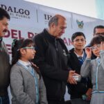 Natividad Castrejón entrega 20 mil lentes a estudiantes de educación básica