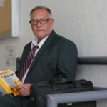 Con 66 años, Salomón Ángeles retoma estudios de Derecho en la UAEH