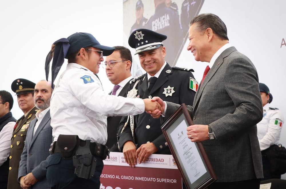 Julio Menchaca refuerza la seguridad y reconoce a policías de Hidalgo