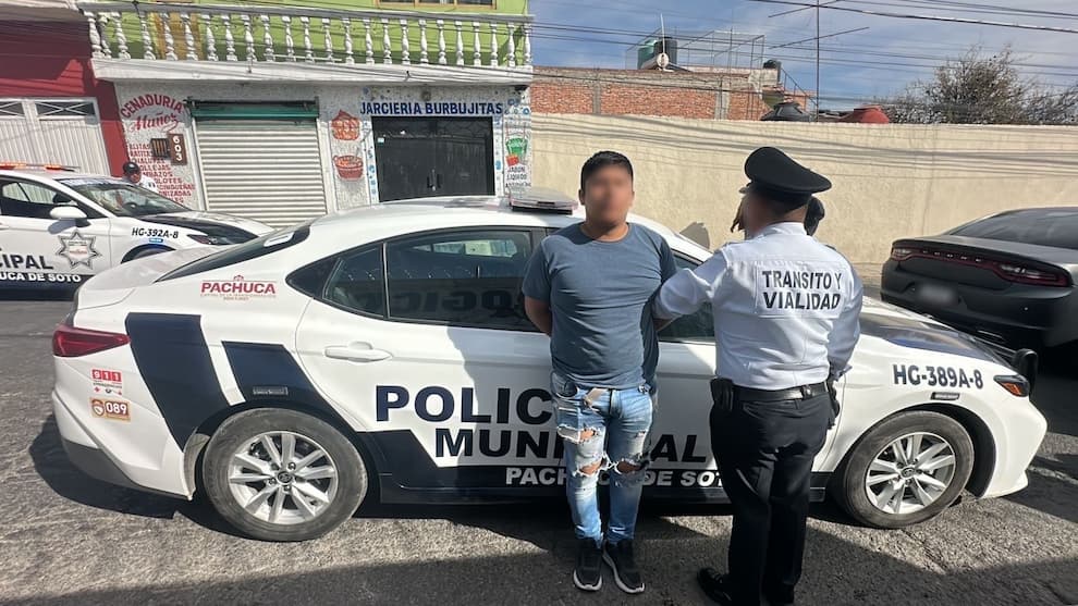 Arrollan a oficial de Tránsito en el Centro de Pachuca; dos detenidos