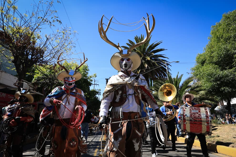 ¡Es tiempo de carnaval en Hidalgo! Desfile llena Pachuca de colorido