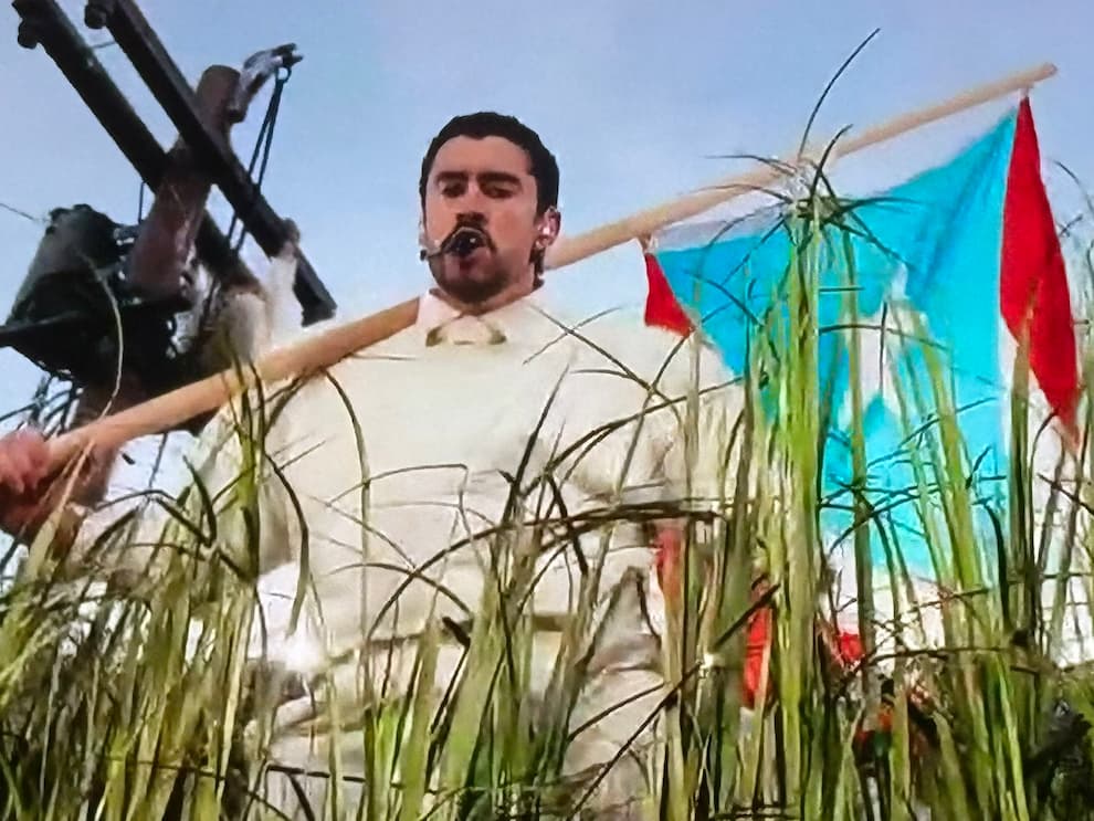 La presentación de Bad Bunny en el Súper Bowl está dando de qué hablar. Los mejores memes de Benito https://pachucabrilla.com/bad-bunny-super-bowl-memes/