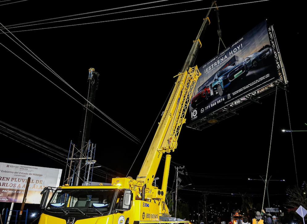 Pachuca impulsa acciones de imagen urbana con retiro de estructuras publicitarias irregulares