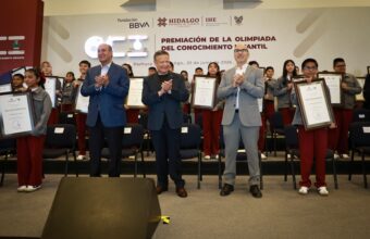 Julio Menchaca reconoce excelencia académica de 32 participantes de la OCI 2026
