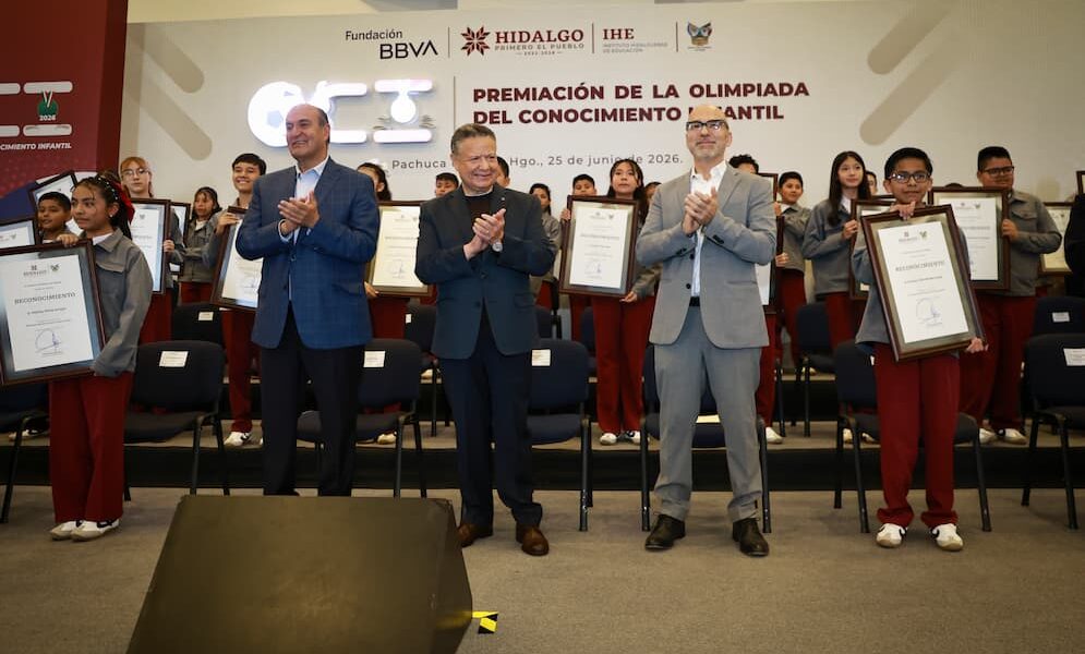 Julio Menchaca reconoce excelencia académica de 32 participantes de la OCI 2026