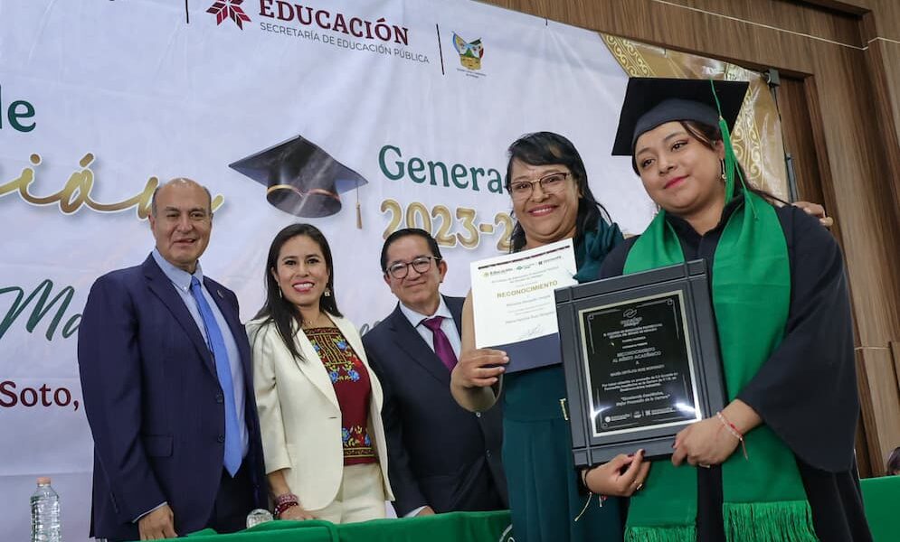 Natividad Castrejón encabeza graduación de estudiantes del Conalep Hidalgo