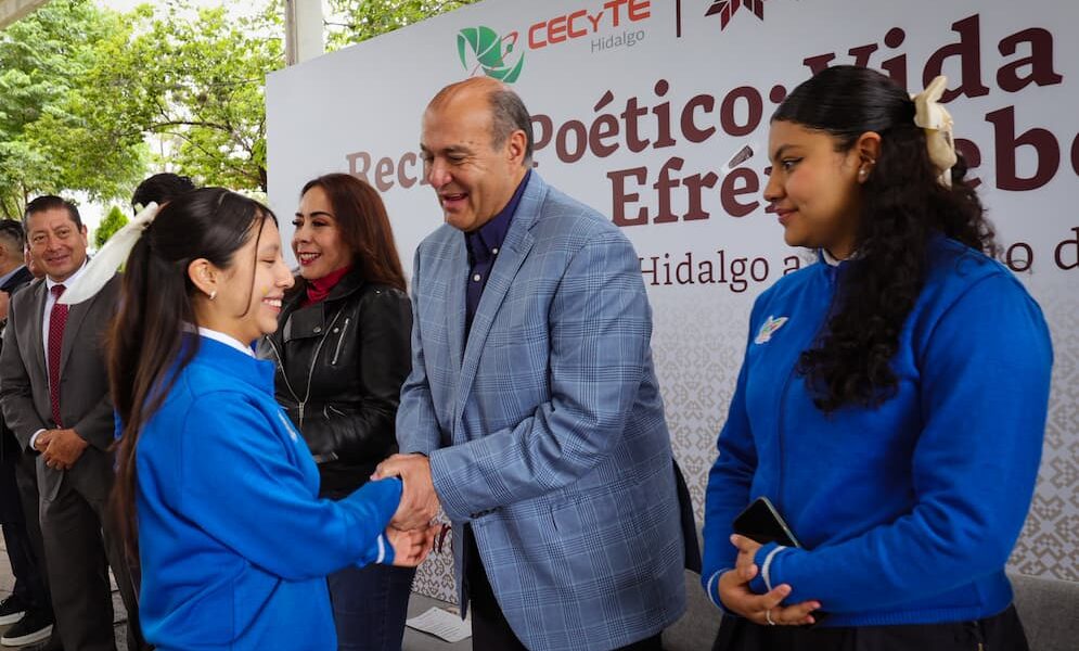 Natividad Castrejón encabeza recital poético en honor a Efrén Rebolledo