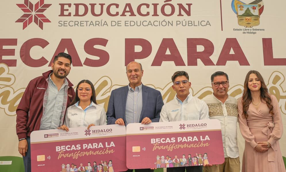 Natividad Castrejón entrega más de mil Becas para la Transformación en la UPFIM