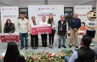 Reciben estudiantes del ITESHU Becas para la Transformación