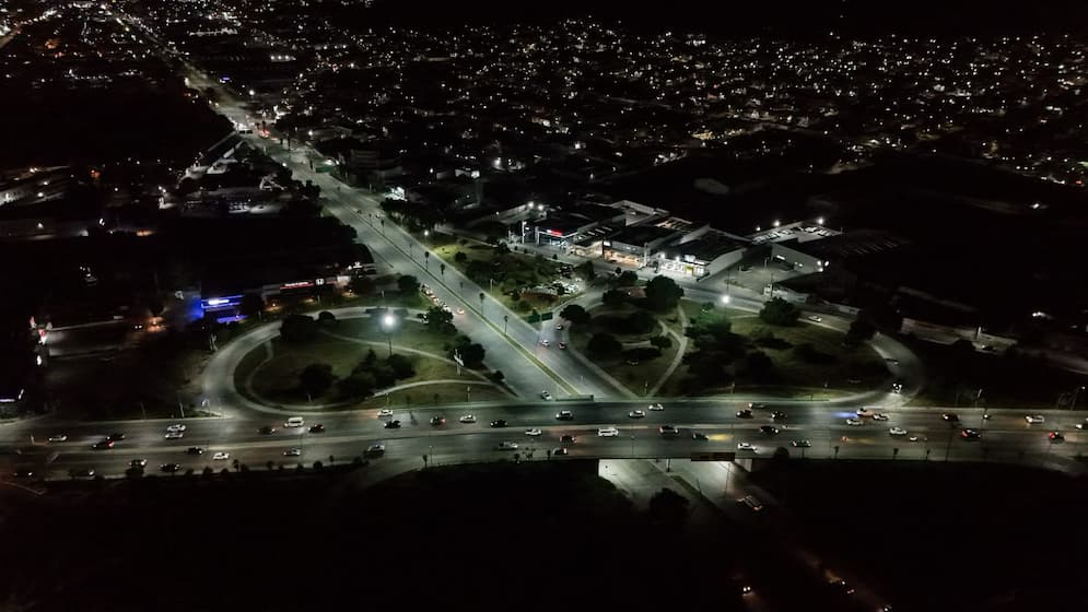Modernizan ayuntamiento de Pachuca alumbrado de Everardo Márquez