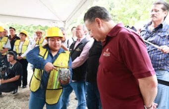 En Xochicoatlán, Julio Menchaca reafirma compromiso para reconstruir Hidalgo