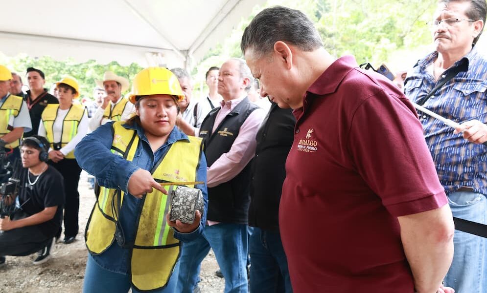 En Xochicoatlán, Julio Menchaca reafirma compromiso para reconstruir Hidalgo