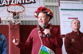 La reconstrucción de Molango avanza mediante la coordinación entre el Gobierno de México y el gobierno de Hidalgo, con acciones dirigidas principalmente a recuperar la conectividad y los servicios básicos de las comunidades afectadas por la vaguada monzónica, así lo dio a conocer el mandatario estatal, Julio Menchaca Salazar, durante una nueva edición de las Rutas de la Transformación para la Reconstrucción.