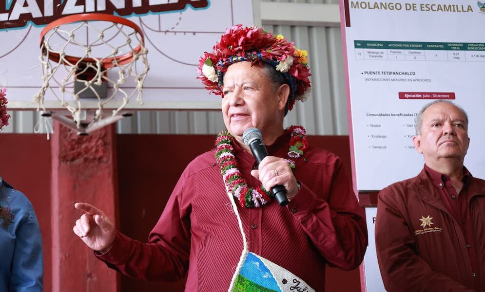 La reconstrucción de Molango avanza mediante la coordinación entre el Gobierno de México y el gobierno de Hidalgo, con acciones dirigidas principalmente a recuperar la conectividad y los servicios básicos de las comunidades afectadas por la vaguada monzónica, así lo dio a conocer el mandatario estatal, Julio Menchaca Salazar, durante una nueva edición de las Rutas de la Transformación para la Reconstrucción.