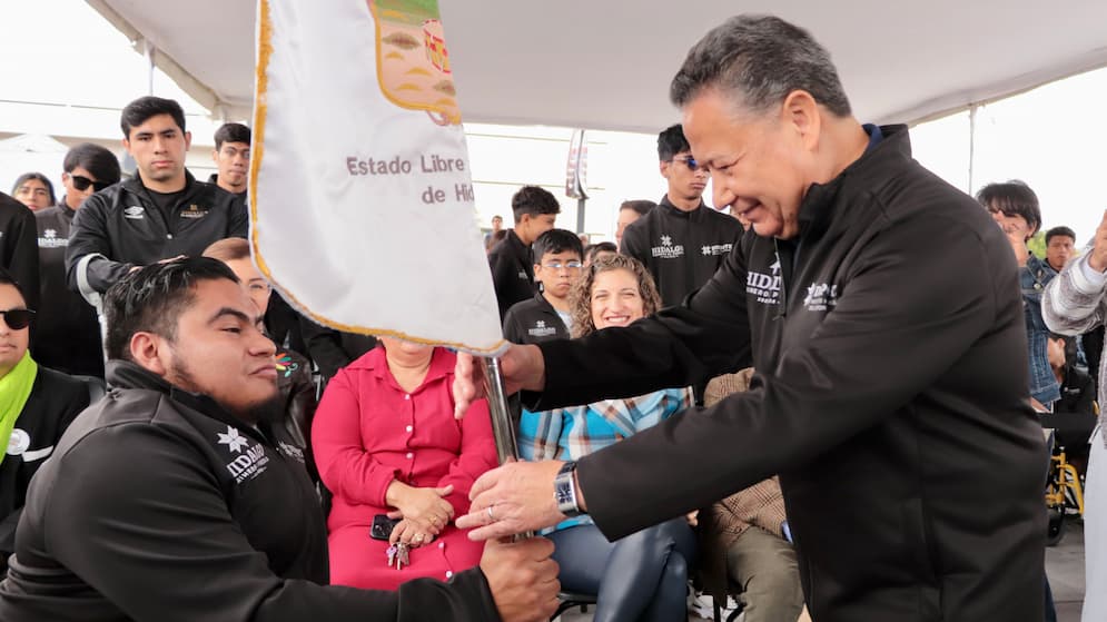 Julio Menchaca abandera a paratletas rumbo a la Conade 2026