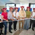 El secretario de Educación Pública de Hidalgo, Natividad Castrejón Valdez, realizó una gira de trabajo por la Huasteca hidalguense, donde entregó equipamiento educativo por más de 2.4 millones de pesos y encabezó un encuentro con madres y padres de familia para dialogar sobre su papel en la formación de niñas, niños y adolescentes.