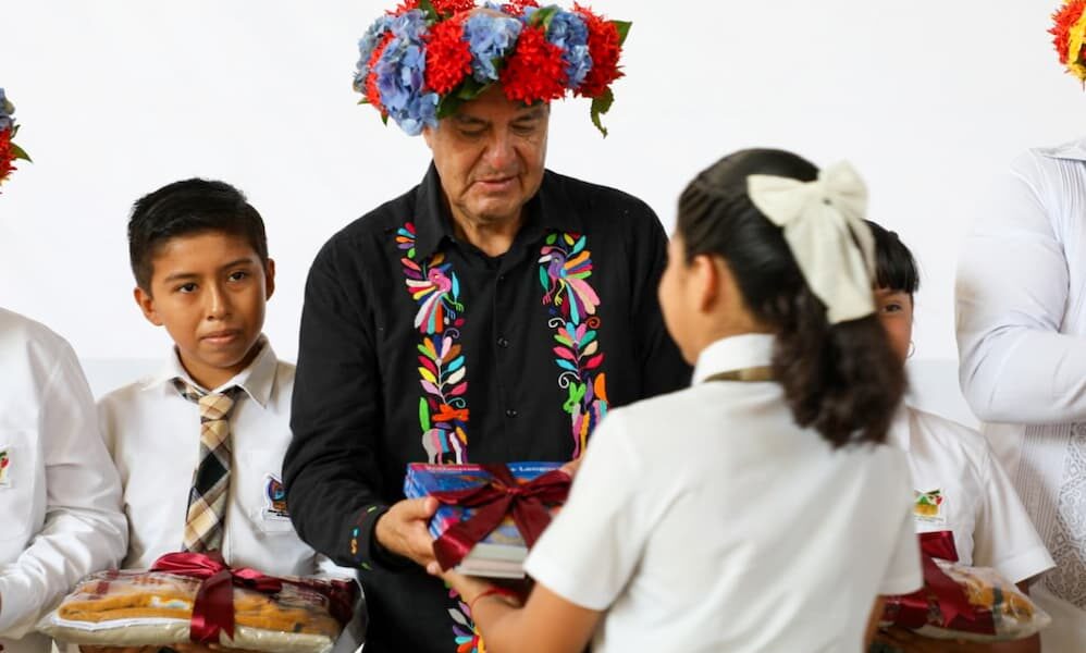 Beneficia SEPH con apoyos e infraestructura a estudiantes de San Felipe Orizatlán