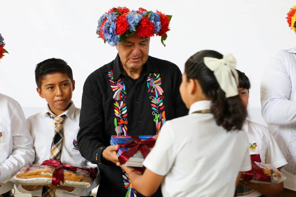 Beneficia SEPH con apoyos e infraestructura a estudiantes de San Felipe Orizatlán