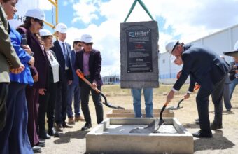 Colocan primera piedra de la empresa italiana Hi-Ref en Villa de Tezontepec