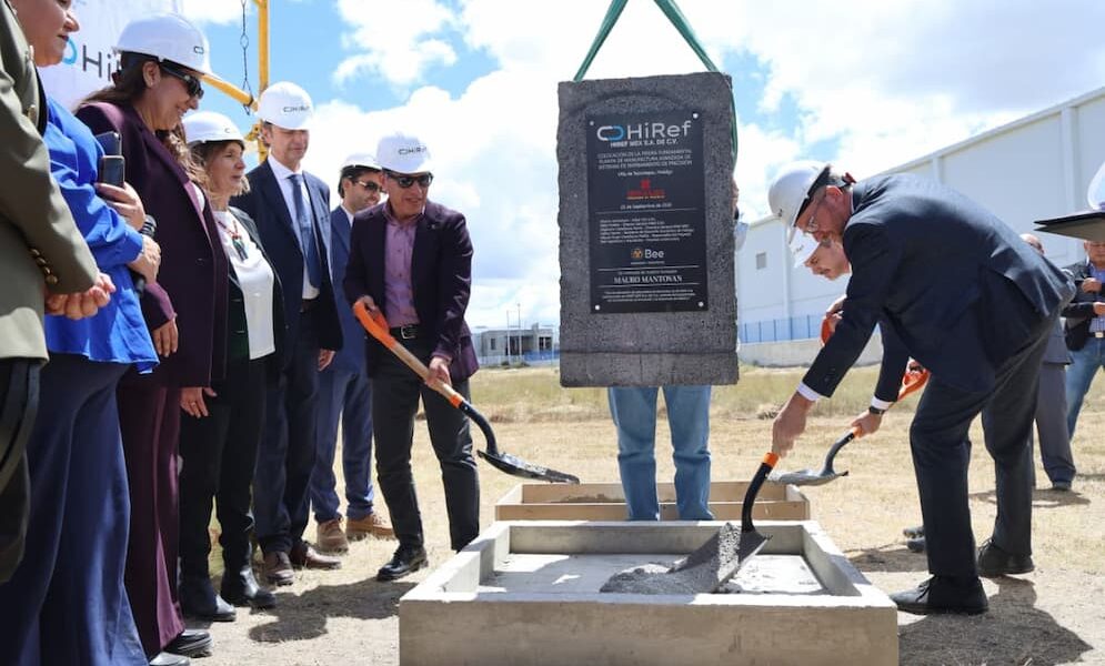 Colocan primera piedra de la empresa italiana Hi-Ref en Villa de Tezontepec
