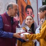 Gobierno de Hidalgo entrega uniformes, útiles y calzado a estudiantes de Tula-Tepeji