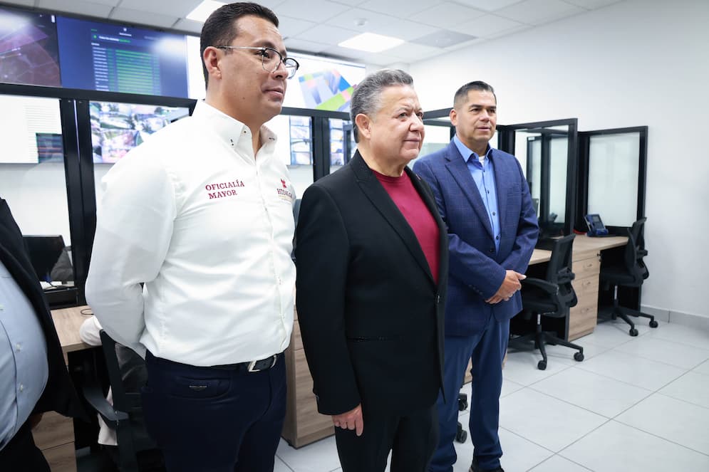 Menchaca entrega nuevo Centro de Datos y remodelación del aeropuerto de Pachuca