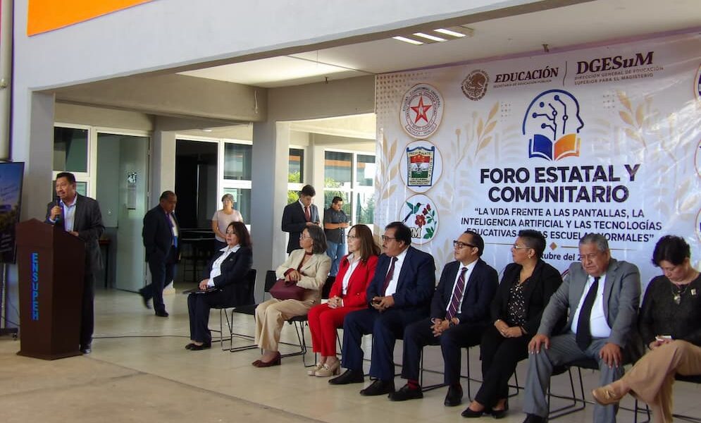 Escuelas Normales realizan foro sobre inteligencia artificial y tecnologías educativas