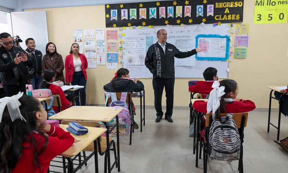 Más y mejores espacios para aprender; Natividad Castrejón entrega obra educativa por 12.9 mdp en Huichapan