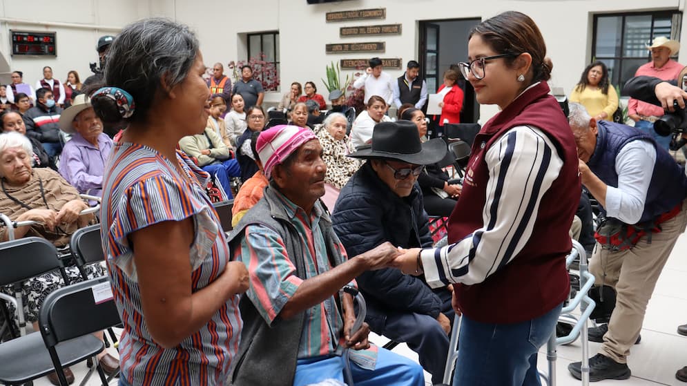 SSH entrega apoyos funcionales en Mixquiahuala