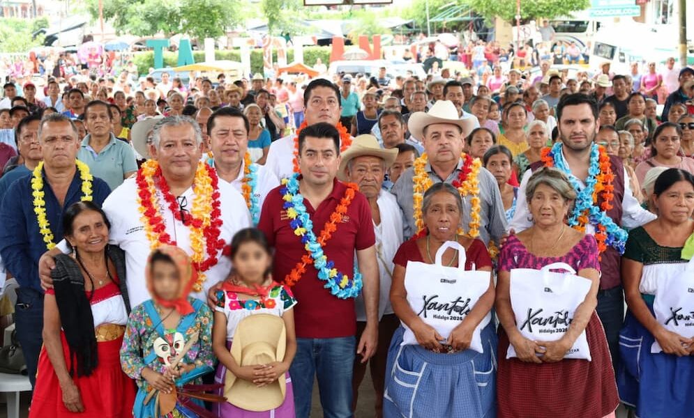 Inició gobierno de Hidalgo entrega de cacao y azúcar en la Huasteca