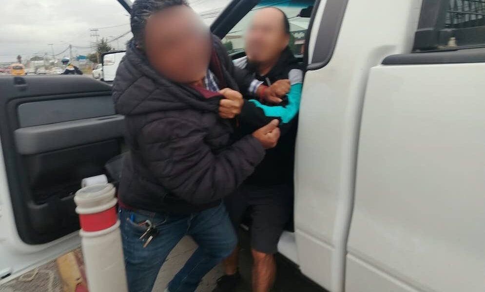 Automovilista agrede a inspectores de transporte en Pachuca