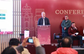 El próximo viernes se cumplirá un año de la vaguada monzónica que golpeó a Hidalgo y dejó una de las mayores afectaciones registradas en la entidad, la experiencia adquirida permitió fortalecer los mecanismos de coordinación y mantener una capacidad instalada para responder de manera oportuna ante nuevas emergencias.
