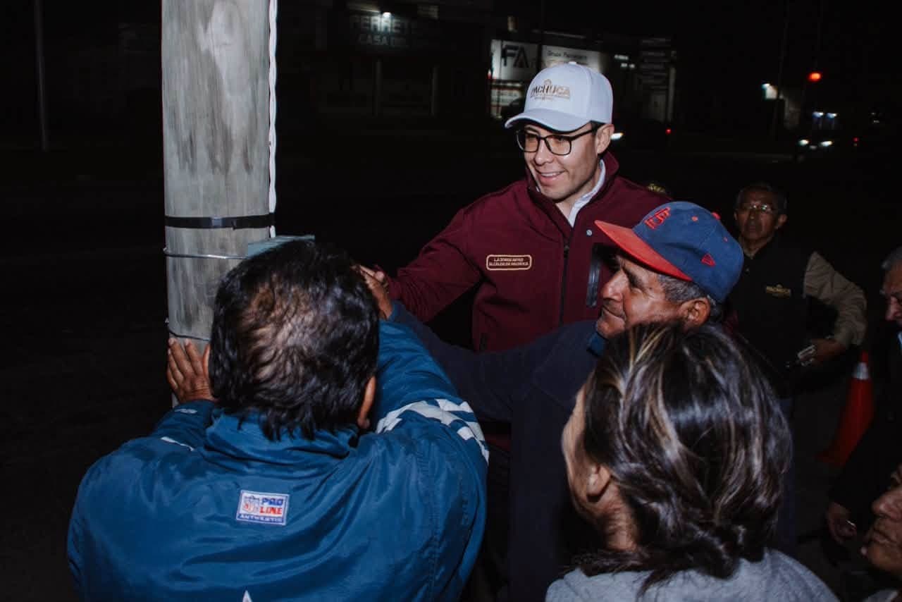 Jorge Reyes pone fin a 11 años de rezago en el alumbrado del bulevar Santa Catarina