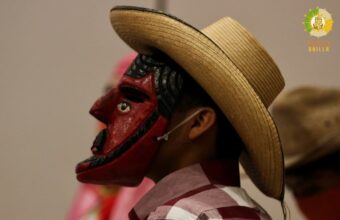 La fiesta del Xantolo representa la máxima expresión cultural de la Huasteca hidalguense y una oportunidad para fortalecer la identidad de los pueblos originarios, preservar sus tradiciones y generar alternativas económicas para las familias mediante el turismo comunitario, afirmó el presidente municipal de Atlapexco, Juan de Dios Nochebuena Hernández, durante la conferencia semanal.